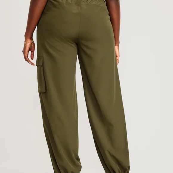 NWT OLD NAVY High-Waisted StretchTech Wide-Leg Cargo Pants Color: Conifer - Picture 6 of 10